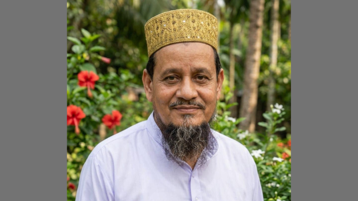 শিক্ষক নাকি পল্লী চিকিৎসক, দুই পেশায় একই ব্যক্তি